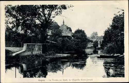 Ak Segré Maine et Loire, La Verzee au fond la Chapelle Saint Joseph