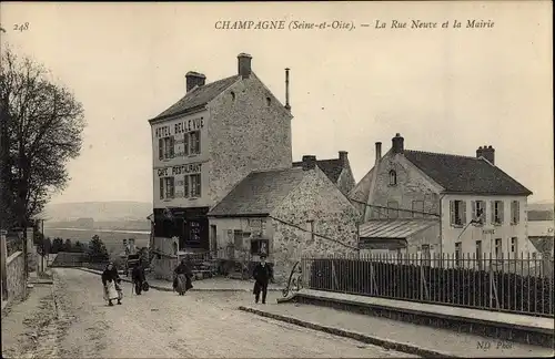 Ak Champagne sur Oise Val d´Oise, La Rue Neuve et la Mairie