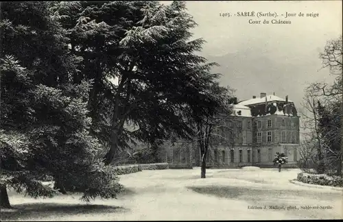 Ak Sablé sur Sarthe Sarthe, Jour de neige, Cour du Chateau