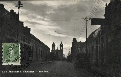 Ak San Juan Argentinien, Calle Rivadavia al anochecer