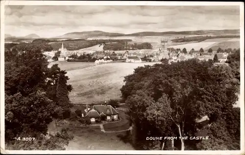 Ak Doune Stirling Schottland, Ort vom Schloss aus gesehen