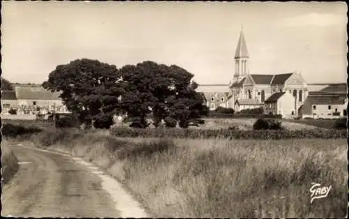 Ak Port en Bessin Calvados, L'Église et le Bourg