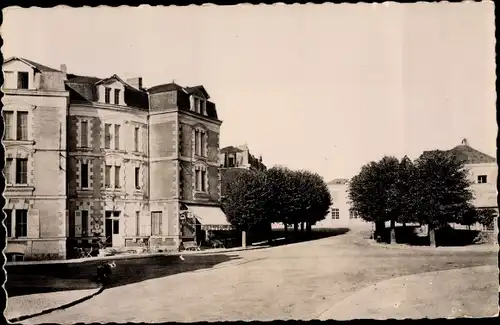 Ak Segré Maine et Loire, Place de la Gare