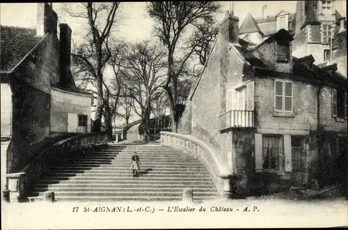 Ak Saint Aignan Loir et Cher, L'Escalier du Chateau