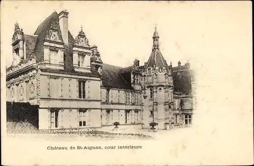 Ak Saint Aignan Loir et Cher, Le Chateau, Cour Interieur