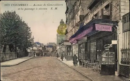 Ak Colombes Hauts de Seine, Avenue de Genevilliers et la passage a niveau