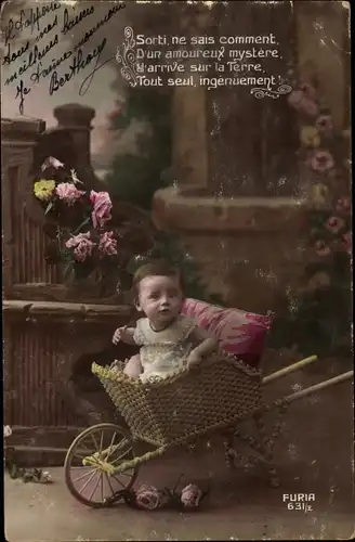 Ak Kleinkind in einer Schubkarre, Rosen