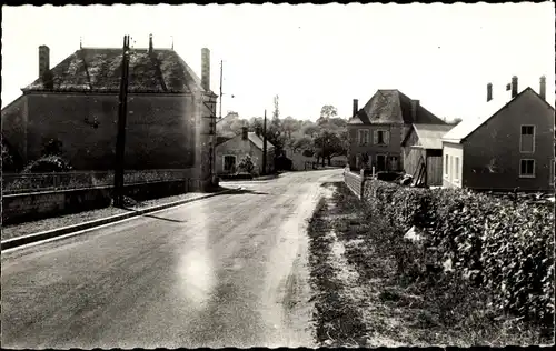 Ak Nogent le Bernard Sarthe, Rue du Village