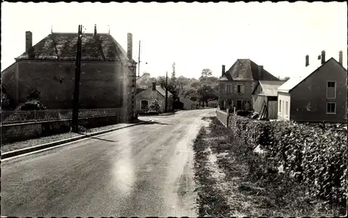 Ak Nogent le Bernard Sarthe, Rue du Village