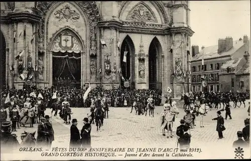 Ak Orléans Loiret, Les Fêtes de Jeanne d'Arc, Jeanne d'Arc devant la Cathedrale