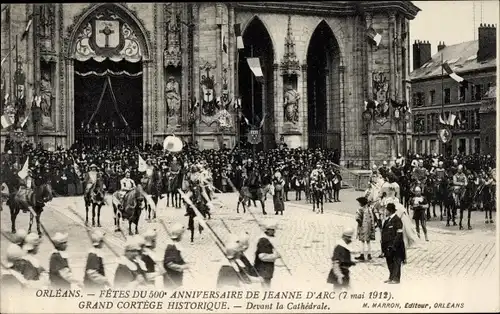 Ak Orléans Loiret, Les Fêtes de Jeanne d'Arc, Jeanne d'Arc devant la Cathedrale