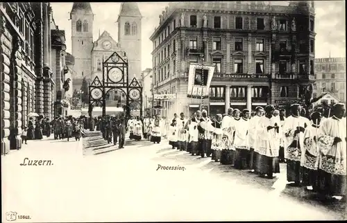 Ak Luzern Stadt Schweiz, Prozession in der Stadt, Kirche