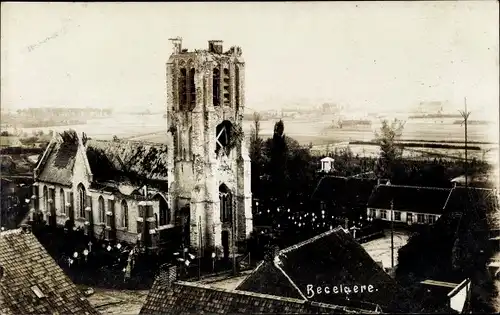 Foto Ak Becelaere Westflandern, Blick auf die Kirche, Kriegszerstörungen