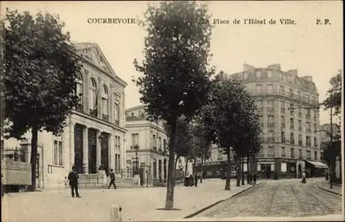 Ak Courbevoie Hauts de Seine, Place de l´Hôtel de Ville