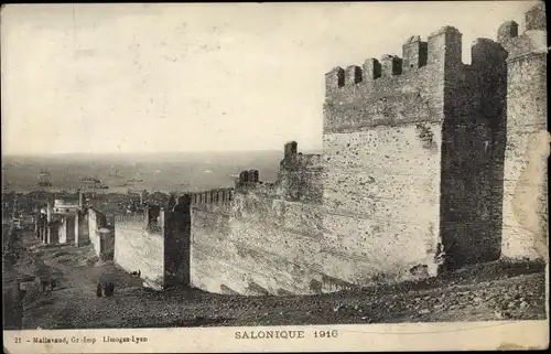 Ak Salonique Griechenland Grèce, An der Mauer