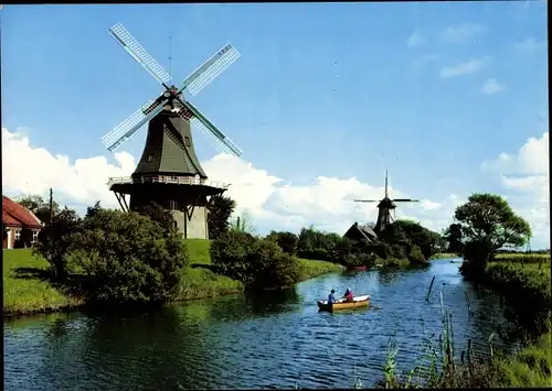 Ak Greetsiel Krummhörn in Ostfriesland, Zwillingsmühlen am Kanal, Ruderboot