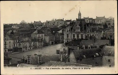 Ak Segré Maine et Loire, Vues d'ensemble, Au centre, Place de la Mairie