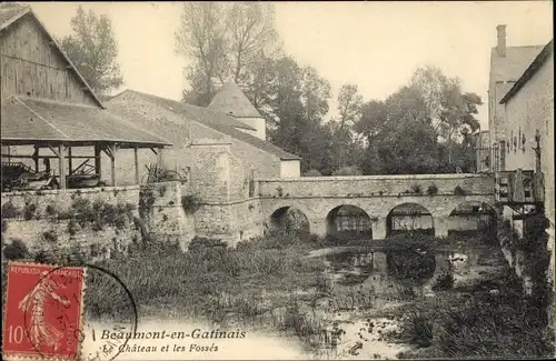 Ak Beaumont-Gatinais Seine et Marne, Château et les Fossés