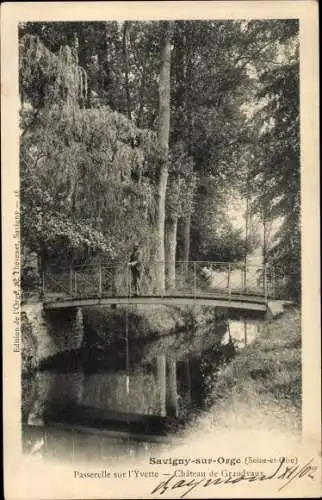 Ak Savigny sur Orge Essonne, Château de Grandvaux, Passerelle sur l'Yvette