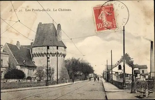 Ak Les Ponts de Cé Maine et Loire, Le Chateau