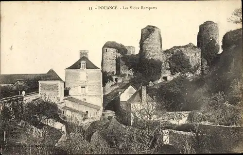 Ak Pouancé Maine et Loire, Les Vieux Remparts