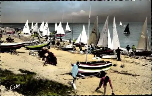 Ak Saint Aubin sur Mer Calvados, La Plage, Préparation pour les Régates