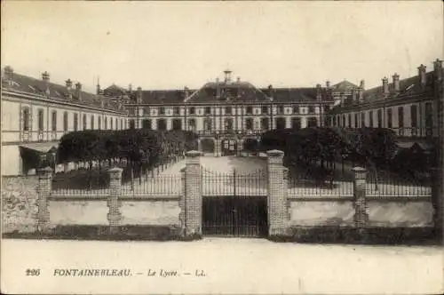 Ak Fontainebleau Seine et Marne, Le Lycée