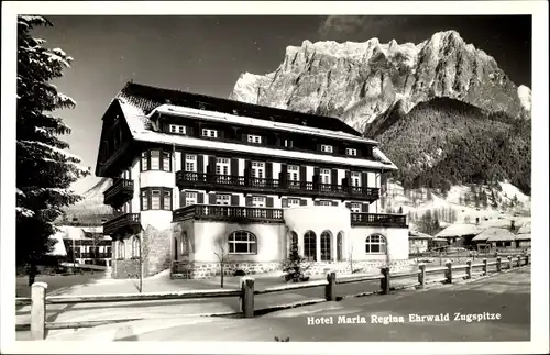 Ak Ehrwald in Tirol, Hotel Maria Regina, Außenansicht mit Zugspitze