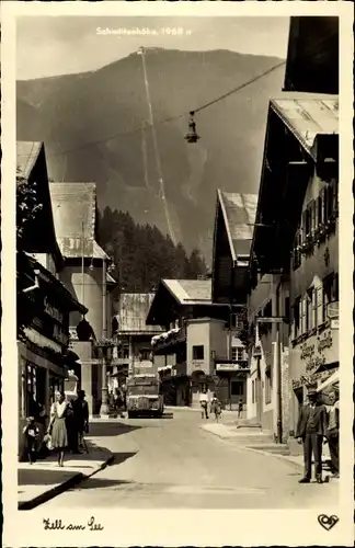 Ak Zell am See in Salzburg, Straßenpartie mit Schmittenhöhe