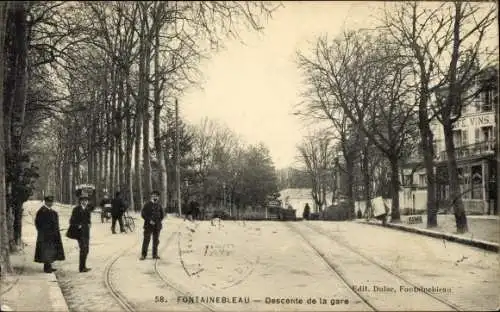 Ak Fontainebleau Seine et Marne, Descente de la gare