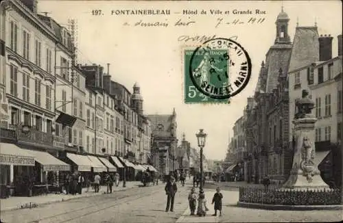 Ak Fontainebleau Seine et Marne, Hôtel de Ville et Grande Rue