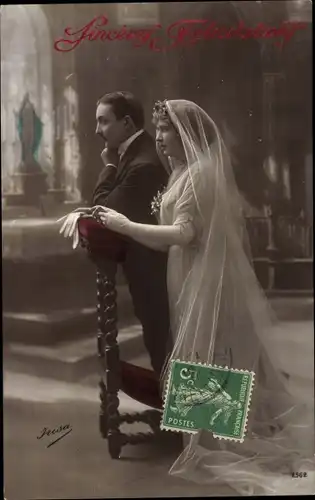 Ak Glückwunsch Hochzeit, Hochzeitspaar in der Kirche