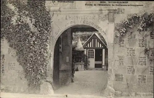 Ak Dives sur Mer Calvados, Entrée de l´Hôtellerie de Guillaume le Conquérant