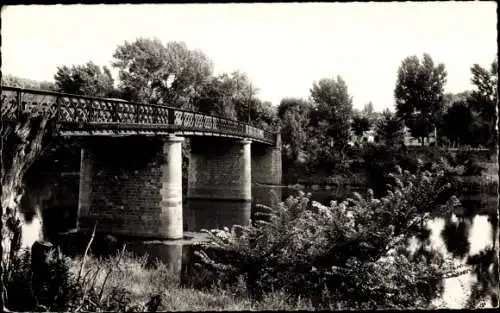 Ak Bougival Yvelines, Le Petit Pont