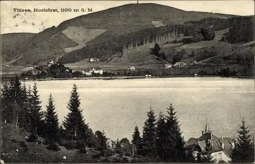 Ak Titisee Neustadt im Breisgau Hochschwarzwald, Seeblick, Berg, Ort