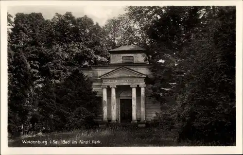 Ak Waldenburg in Sachsen, Bad im fürstlichen Park