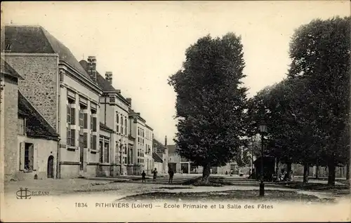 Ak Pithiviers Loiret, Ecole Primaire, la Salle des Fetes