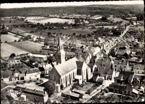 Ak Yvre l´Évêque Sarthe, Vue Aérienne, L´Église