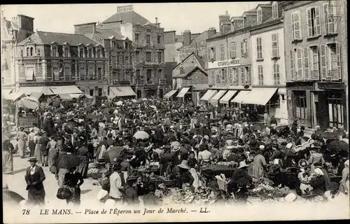 Ak Le Mans Sarthe, Place de l'Éperon un Jour de Marché