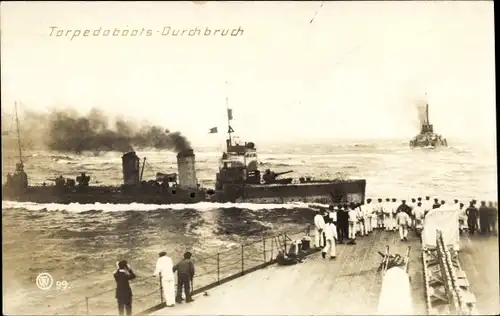 Ak Deutsches Kriegsschiff, Torpedobootsdurchbruch, Kaiserliche Marine, Seeleute