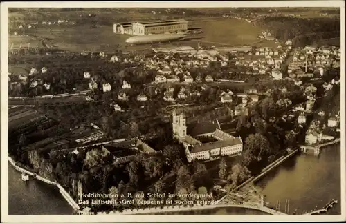 Ak Friedrichshafen am Bodensee, Zeppelin LZ 127 gelandet, Stadtansicht, Fliegeraufnahme