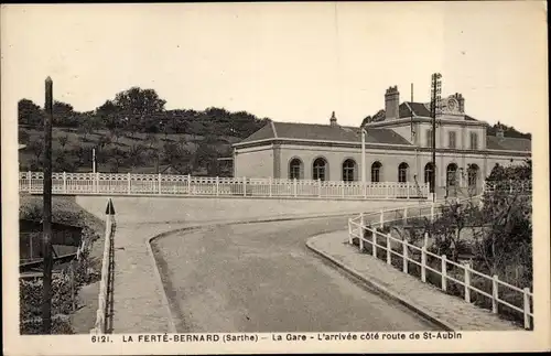 Ak La Ferté Bernard Le Mans Sarthe, La Gare, L'arrivée côté route de St. Aubin