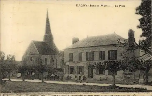 Ak Dagny Seine et Marne, La Place, Kirche