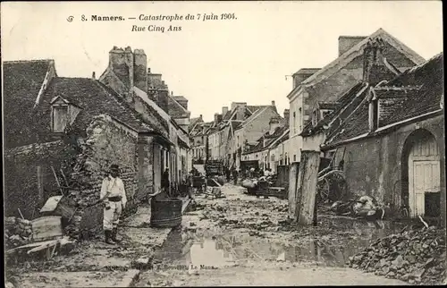 Ak Mamers Sarthe, Catastrophe du 7 Juin 1904, Rue Cinq Ans, Hochwasser