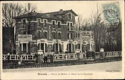 Ak Brunoy Essonne, Route de Melun et Hotel de la Pyramide
