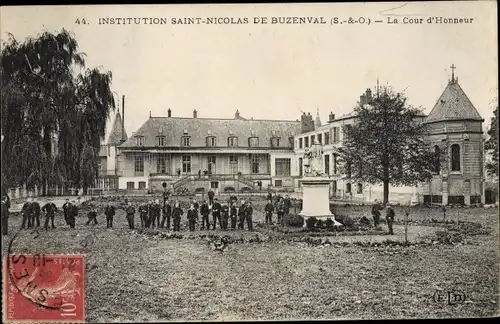 Ak Institution Saint Nicolas de Buzenval, La Cour d'Honneur