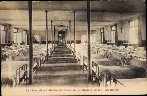 Ak Institution Saint Nicolas de Buzenval, Un Dortoir