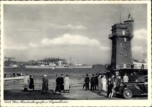 Ak Kiel in Schleswig Holstein, Am Hindenburgufer und Signalturm, deutsches Kriegsschiff