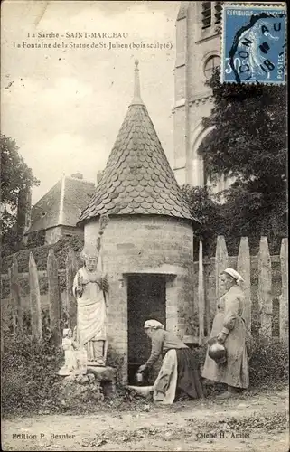 Ak Saint Marceau Sarthe, la Fountaine de la Statue de St. Julien, bois sculpte
