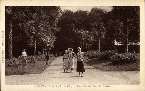 Ak Châteauvieux Loir-et-Cher, Une allée du Parc du Château